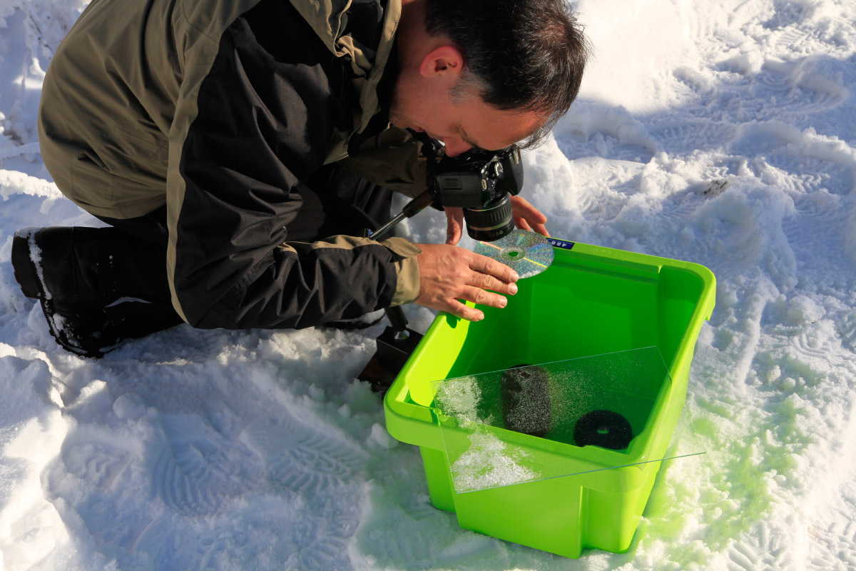 Reinhard photographing the ice crystals Reinhard photographing the ice crystals