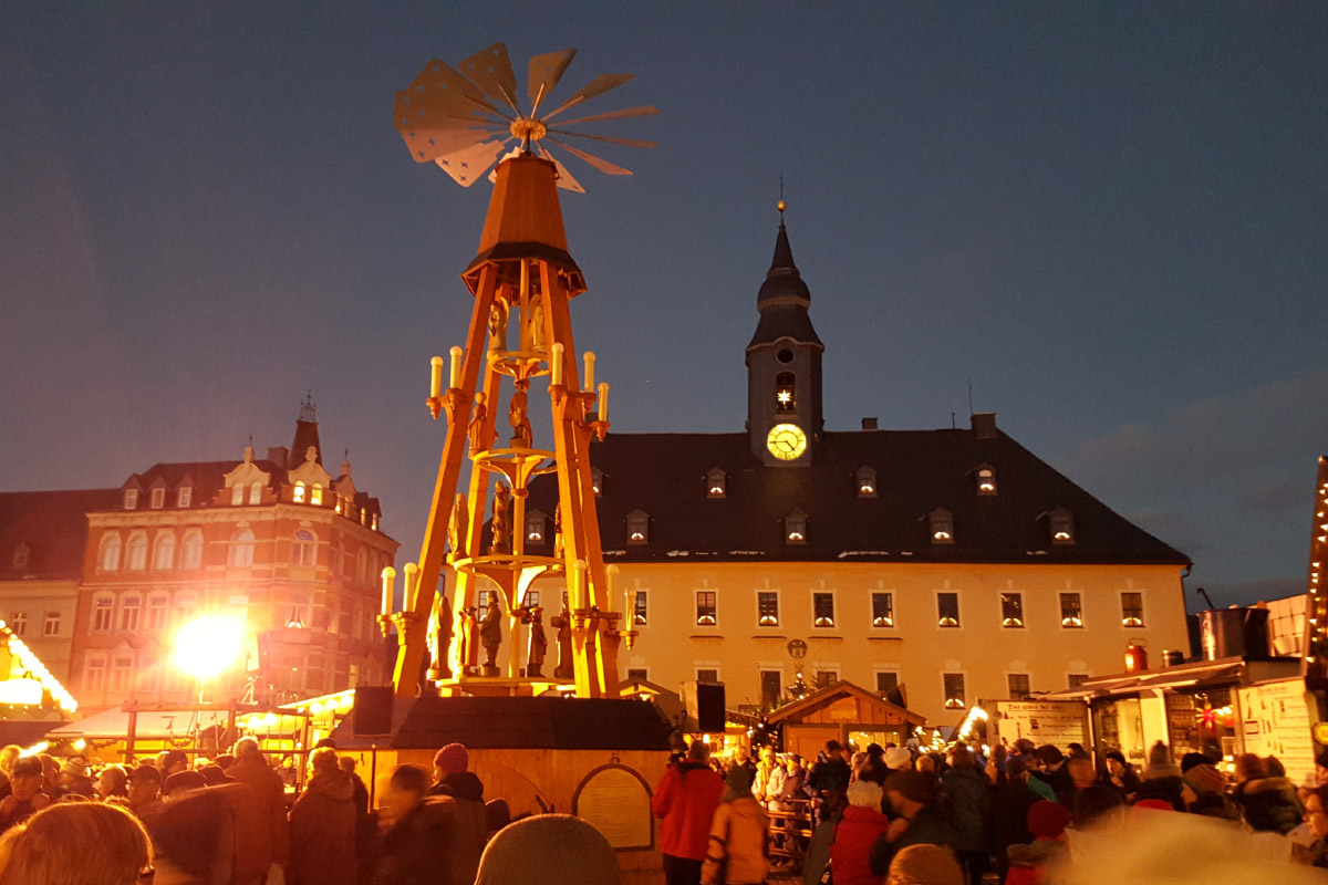 Pyramid Pushing at the Annaberg Christmas Market Pyramid Pushing at the Annaberg Christmas Market