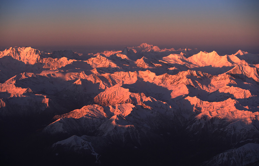 Alpenglow from the Airplane Alpenglow from the Airplane