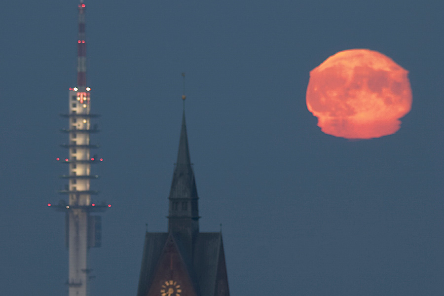 Distortion of the Moon Distortion of the Moon
