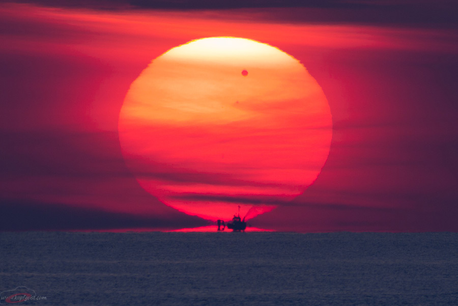 Deformation of the Sun during the Venus Transit Deformation of the Sun during the Venus Transit