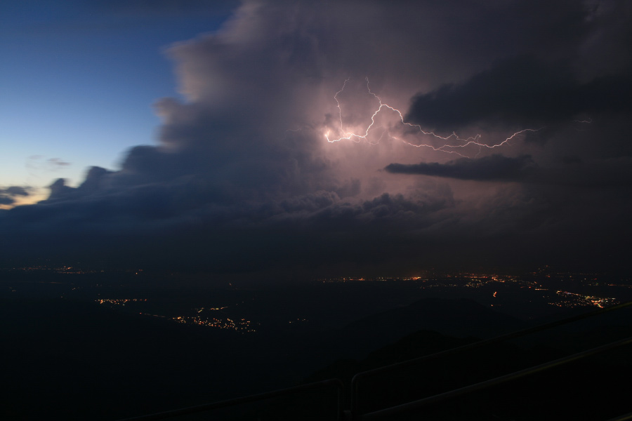 Cloud-to-Cloud Lightning on Cb Cloud-to-Cloud Lightning on Cb