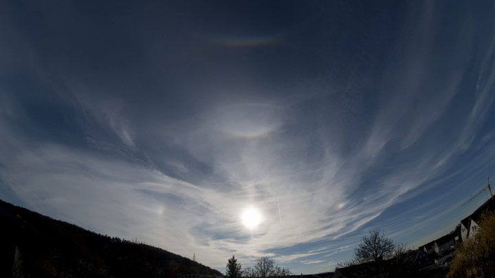 2015-11-08 - Halo phenomenon with Parry arc 2015-11-08 - Halo phenomenon with Parry arc